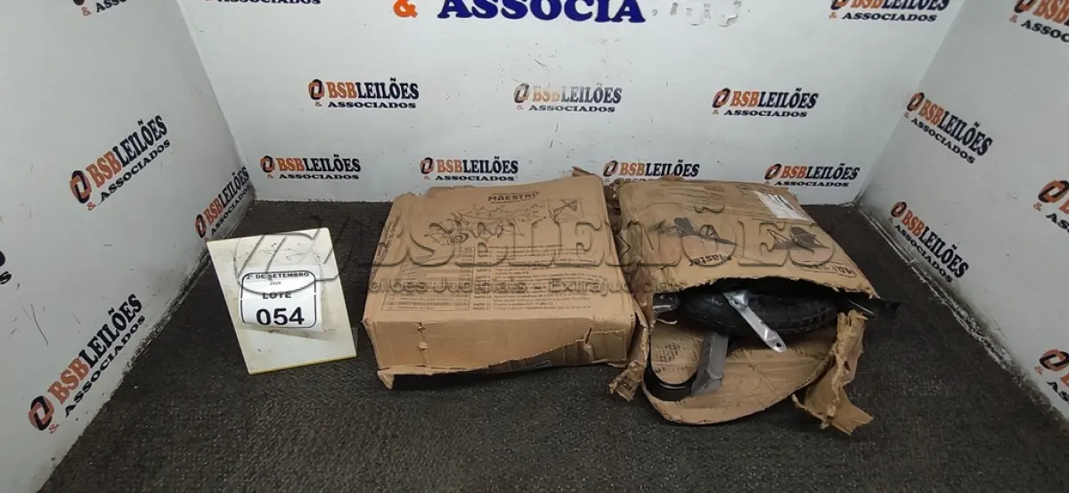 LOTE 054 - 02 KITS DE RODA DE CARRINHO DE MÃO. (NO ESTADO) ATENÇÃO! FAZER A VISITAÇÃO ANTES DE ARREMATAR, NÃO SABEMOS SE FUNCIONA, LEILÃO NÃO TEM GARANTIA E NEM DEVOLUÇÃO, SUJEITO A POSSÍVEIS AVARIAS VISÍVEIS/OCULTAS E/OU AUSÊNCIA DE COMPONENTES.