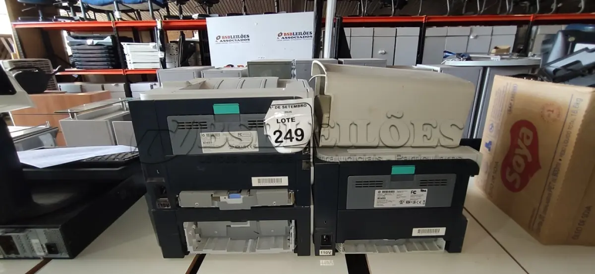 LOTE 249 - 02 IMPRESSORAS E 01 TRITURADOR DE PAPEL DE MARCAS E MODELOS DIVERSOS. (NO ESTADO) ATENÇÃO! FAZER A VISITAÇÃO ANTES DE ARREMATAR, NÃO SABEMOS SE FUNCIONA, LEILÃO NÃO TEM GARANTIA E NEM DEVOLUÇÃO, SUJEITO A POSSÍVEIS AVARIAS VISÍVEIS/OCULTAS E/OU AUSÊNCIA DE COMPONENTES.