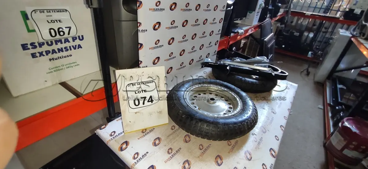 LOTE 074 - 02 KITS DE RODA DE CARRINHO DE MÃO. (NO ESTADO) ATENÇÃO! FAZER A VISITAÇÃO ANTES DE ARREMATAR, NÃO SABEMOS SE FUNCIONA, LEILÃO NÃO TEM GARANTIA E NEM DEVOLUÇÃO, SUJEITO A POSSÍVEIS AVARIAS VISÍVEIS/OCULTAS E/OU AUSÊNCIA DE COMPONENTES.