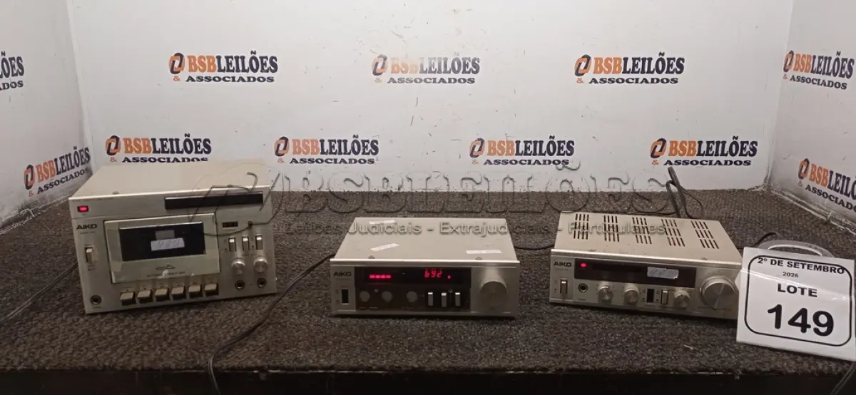 LOTE 149 - 01 SINTONIZADOR AM/FM, 01 AMPLIFICADOR E 01 TOCA FITAS MARCA AIKO. (NO ESTADO) ATENÇÃO! FAZER A VISITAÇÃO ANTES DE ARREMATAR, NÃO SABEMOS SE FUNCIONA, LEILÃO NÃO TEM GARANTIA E NEM DEVOLUÇÃO, SUJEITO A POSSÍVEIS AVARIAS VISÍVEIS/OCULTAS E/OU AUSÊNCIA DE COMPONENTES.