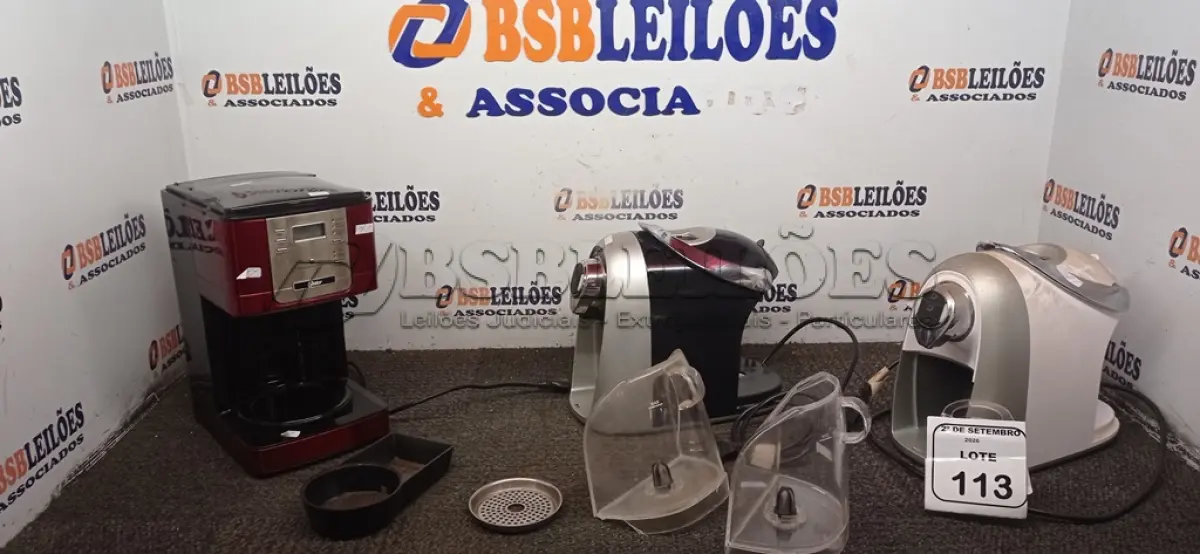 LOTE 113 - 03 CAFETEIRAS DE MARCAS E MODELOS DIVERSOS. (NO ESTADO) ATENÇÃO! FAZER A VISITAÇÃO ANTES DE ARREMATAR, NÃO SABEMOS SE FUNCIONA, LEILÃO NÃO TEM GARANTIA E NEM DEVOLUÇÃO, SUJEITO A POSSÍVEIS AVARIAS VISÍVEIS/OCULTAS E/OU AUSÊNCIA DE COMPONENTES.