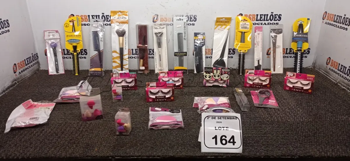 LOTE 164 - 01 LOTE COM UTENSÍLIOS DE HIGIENE E CUIDADOS PESSOAIS DIVERSOS. (NO ESTADO) ATENÇÃO! FAZER A VISITAÇÃO ANTES DE ARREMATAR, NÃO SABEMOS SE FUNCIONA, LEILÃO NÃO TEM GARANTIA E NEM DEVOLUÇÃO, SUJEITO A POSSÍVEIS AVARIAS VISÍVEIS/OCULTAS E/OU AUSÊNCIA DE COMPONENTES.
