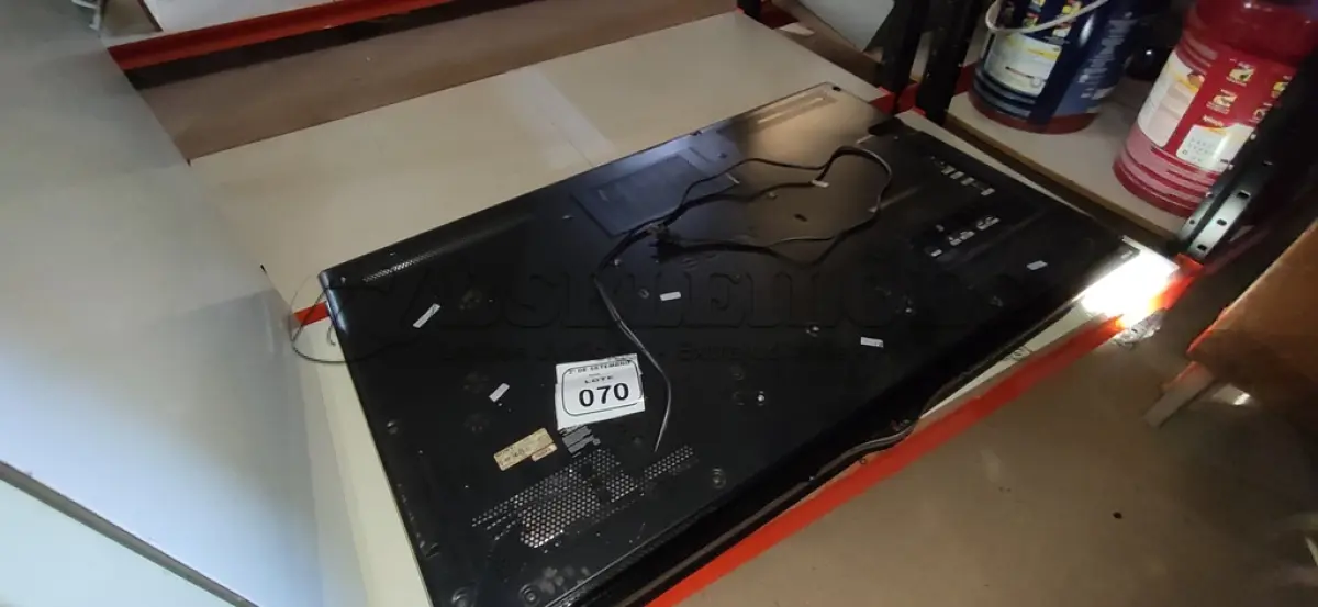 LOTE 070 - 01 TV 49’’ MARCA LG E 01 TV 46’’ MARCA SONY. (NO ESTADO) ATENÇÃO! FAZER A VISITAÇÃO ANTES DE ARREMATAR, NÃO SABEMOS SE FUNCIONA, LEILÃO NÃO TEM GARANTIA E NEM DEVOLUÇÃO, SUJEITO A POSSÍVEIS AVARIAS VISÍVEIS/OCULTAS E/OU AUSÊNCIA DE COMPONENTES.