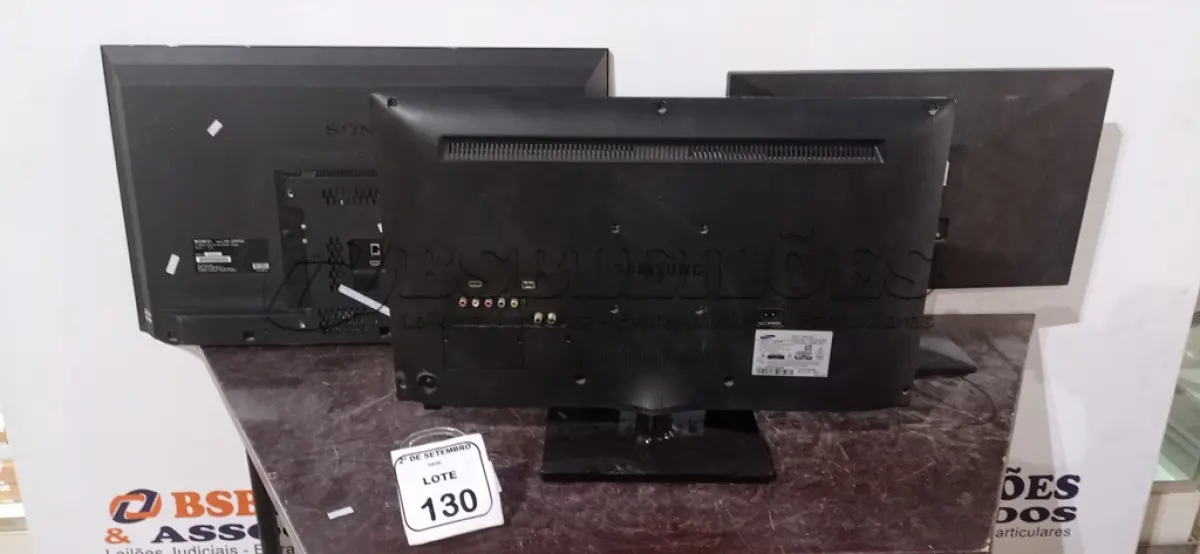 LOTE 130 - 01 TV 31’’ MARCA SONY E 02 MONITORES MARCAS LG E SAMSUNG. (NO ESTADO) ATENÇÃO! FAZER A VISITAÇÃO ANTES DE ARREMATAR, NÃO SABEMOS SE FUNCIONA, LEILÃO NÃO TEM GARANTIA E NEM DEVOLUÇÃO, SUJEITO A POSSÍVEIS AVARIAS VISÍVEIS/OCULTAS E/OU AUSÊNCIA DE COMPONENTES.