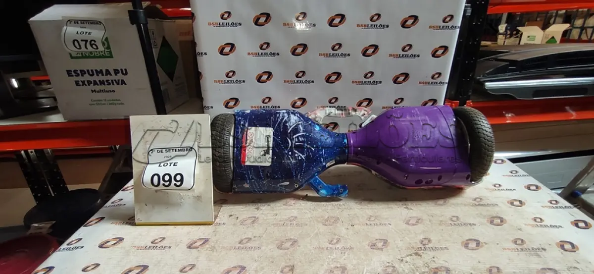LOTE 099 - 01 HOVERBOARD SEM CARREGADOR. (NO ESTADO) ATENÇÃO! FAZER A VISITAÇÃO ANTES DE ARREMATAR, NÃO SABEMOS SE FUNCIONA, LEILÃO NÃO TEM GARANTIA E NEM DEVOLUÇÃO, SUJEITO A POSSÍVEIS AVARIAS VISÍVEIS/OCULTAS E/OU AUSÊNCIA DE COMPONENTES.