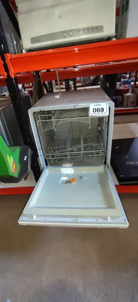 LOTE 069 - 01 LAVA LOUÇA MARCA BRSTEMP. (NO ESTADO) ATENÇÃO! FAZER A VISITAÇÃO ANTES DE ARREMATAR, NÃO SABEMOS SE FUNCIONA, LEILÃO NÃO TEM GARANTIA E NEM DEVOLUÇÃO, SUJEITO A POSSÍVEIS AVARIAS VISÍVEIS/OCULTAS E/OU AUSÊNCIA DE COMPONENTES.