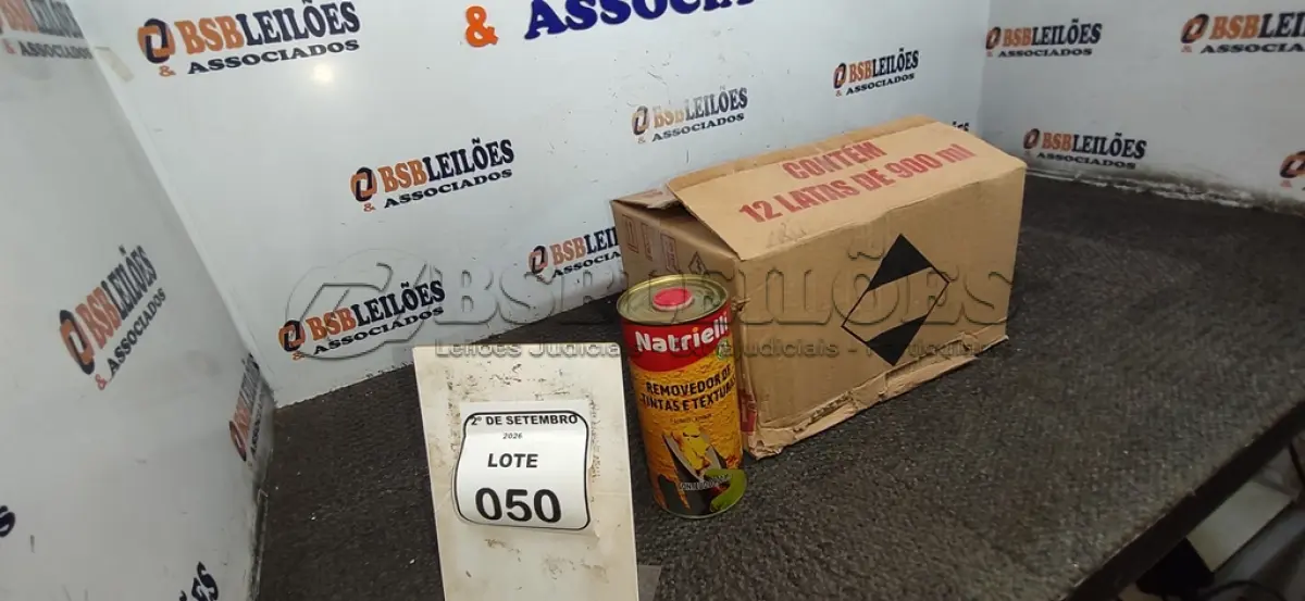 LOTE 050 - 12 LATAS DE REMOVEDORES DE TINTAS E TEXTURAS DE 900ML CADA. (NO ESTADO) ATENÇÃO! FAZER A VISITAÇÃO ANTES DE ARREMATAR, NÃO SABEMOS SE FUNCIONA, LEILÃO NÃO TEM GARANTIA E NEM DEVOLUÇÃO, SUJEITO A POSSÍVEIS AVARIAS VISÍVEIS/OCULTAS E/OU AUSÊNCIA DE COMPONENTES.