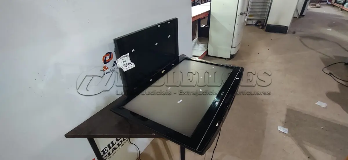 LOTE 095 - 01 TV 37’’ MARCA LG E 01 TV 26’’ MARCA SAMSUNG. (NO ESTADO) ATENÇÃO! FAZER A VISITAÇÃO ANTES DE ARREMATAR, NÃO SABEMOS SE FUNCIONA, LEILÃO NÃO TEM GARANTIA E NEM DEVOLUÇÃO, SUJEITO A POSSÍVEIS AVARIAS VISÍVEIS/OCULTAS E/OU AUSÊNCIA DE COMPONENTES.