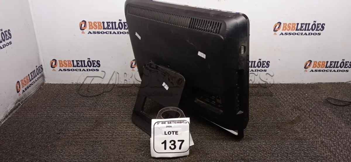 LOTE 137 - 01 COMPUTADOR ALL IN ONE MARCA HP. (NO ESTADO) ATENÇÃO! FAZER A VISITAÇÃO ANTES DE ARREMATAR, NÃO SABEMOS SE FUNCIONA, LEILÃO NÃO TEM GARANTIA E NEM DEVOLUÇÃO, SUJEITO A POSSÍVEIS AVARIAS VISÍVEIS/OCULTAS E/OU AUSÊNCIA DE COMPONENTES.