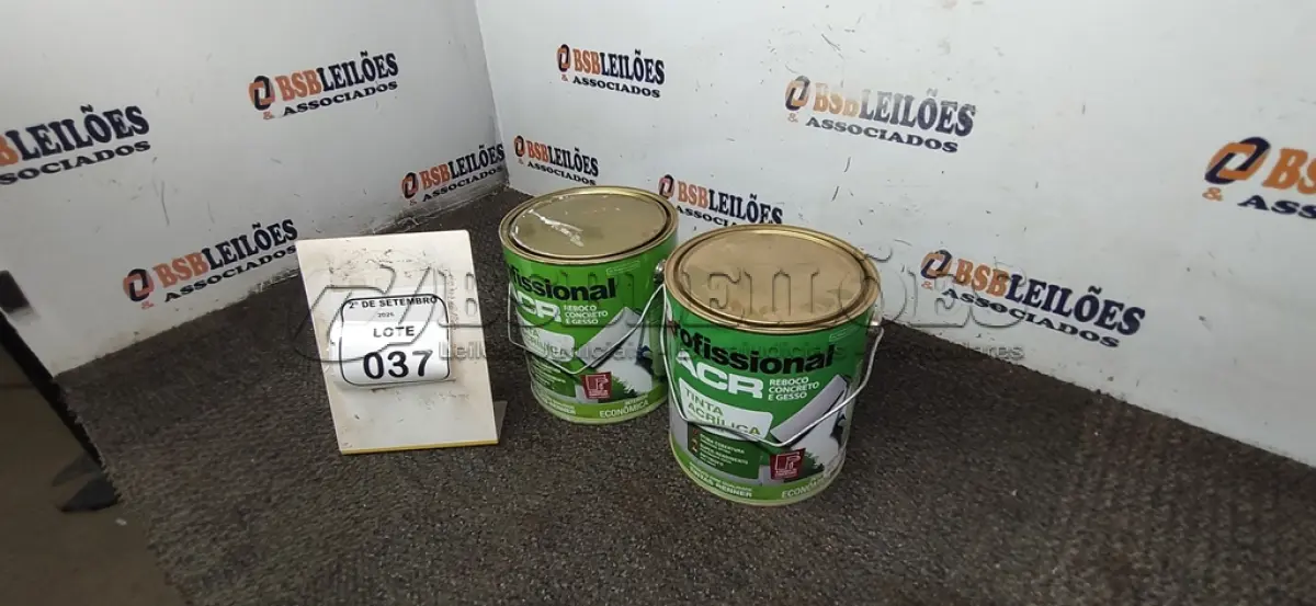 LOTE 037 - 02 LATAS DE TINTA ACRÍLICA DE 3,6L NA COR LUAR DO SERTÃO MARCA PROFISSIONAL ACR. (NO ESTADO) ATENÇÃO! FAZER A VISITAÇÃO ANTES DE ARREMATAR, NÃO SABEMOS SE FUNCIONA, LEILÃO NÃO TEM GARANTIA E NEM DEVOLUÇÃO, SUJEITO A POSSÍVEIS AVARIAS VISÍVEIS/OCULTAS E/OU AUSÊNCIA DE COMPONENTES.