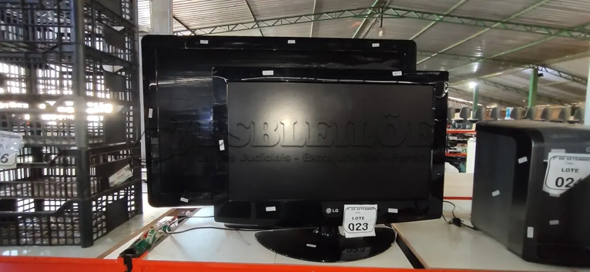 LOTE 023 - 01 TV 26’’ MARCA LG E 01 TV 39’’ MARCA PHILIPS. (NO ESTADO) ATENÇÃO! FAZER A VISITAÇÃO ANTES DE ARREMATAR, NÃO SABEMOS SE FUNCIONA, LEILÃO NÃO TEM GARANTIA E NEM DEVOLUÇÃO, SUJEITO A POSSÍVEIS AVARIAS VISÍVEIS/OCULTAS E/OU AUSÊNCIA DE COMPONENTES.