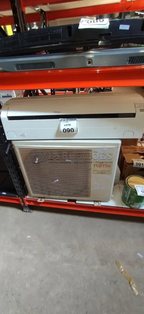 LOTE 090 - 01 AR CONDICIONADO DE 12000BTU/H MARCA FUJITSU. (NO ESTADO) ATENÇÃO! FAZER A VISITAÇÃO ANTES DE ARREMATAR, NÃO SABEMOS SE FUNCIONA, LEILÃO NÃO TEM GARANTIA E NEM DEVOLUÇÃO, SUJEITO A POSSÍVEIS AVARIAS VISÍVEIS/OCULTAS E/OU AUSÊNCIA DE COMPONENTES.