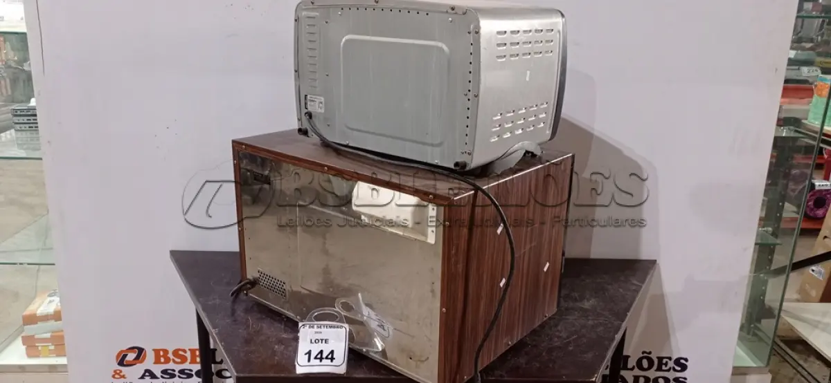 LOTE 144 - 01 FORNO ELÉTRICO MACA BRITÂNIA E 01 FORNO DE MICRO-ONDAS MODELO PROSDÓCIMO MARCA SANYO. (NO ESTADO) ATENÇÃO! FAZER A VISITAÇÃO ANTES DE ARREMATAR, NÃO SABEMOS SE FUNCIONA, LEILÃO NÃO TEM GARANTIA E NEM DEVOLUÇÃO, SUJEITO A POSSÍVEIS AVARIAS VISÍVEIS/OCULTAS E/OU AUSÊNCIA DE COMPONENTES.