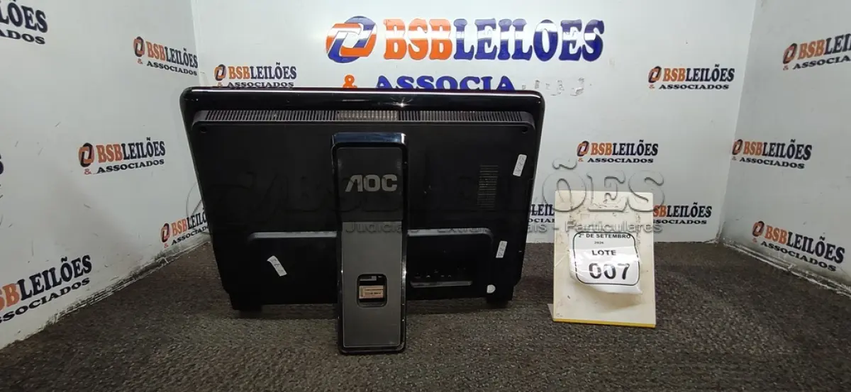 LOTE 007 - 01 COMPUTADOR ALL IN ONE MARCA AOC. (NO ESTADO) ATENÇÃO! FAZER A VISITAÇÃO ANTES DE ARREMATAR, NÃO SABEMOS SE FUNCIONA, LEILÃO NÃO TEM GARANTIA E NEM DEVOLUÇÃO, SUJEITO A POSSÍVEIS AVARIAS VISÍVEIS/OCULTAS E/OU AUSÊNCIA DE COMPONENTES.