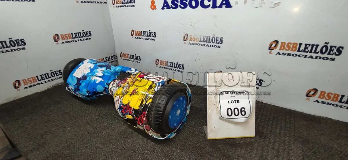 LOTE 006 - 01 HOVERBOARD SEM CARREGADOR. (NO ESTADO) ATENÇÃO! FAZER A VISITAÇÃO ANTES DE ARREMATAR, NÃO SABEMOS SE FUNCIONA, LEILÃO NÃO TEM GARANTIA E NEM DEVOLUÇÃO, SUJEITO A POSSÍVEIS AVARIAS VISÍVEIS/OCULTAS E/OU AUSÊNCIA DE COMPONENTES.