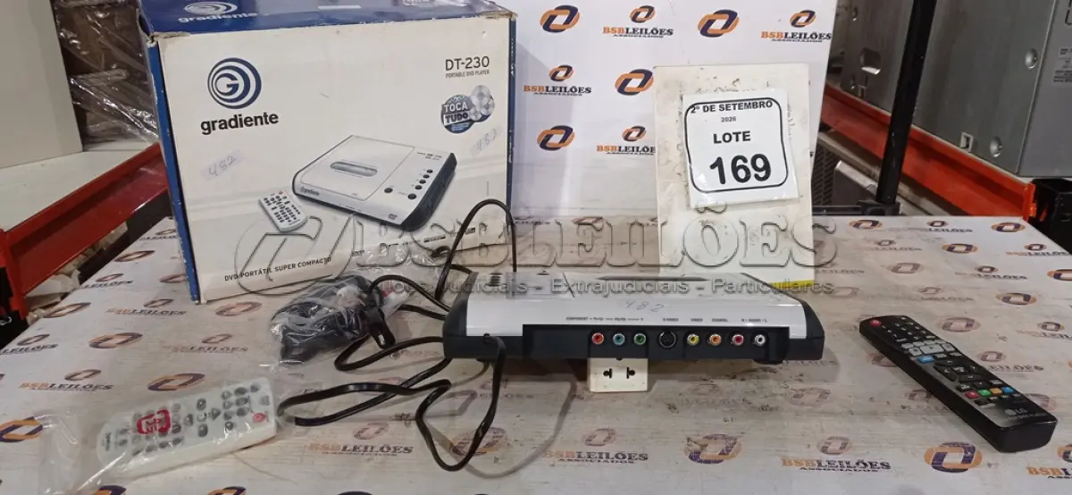LOTE 169 - 01 DVD PORTÁTIL MODELO DT-230 MARCA GRADIENTE. (NO ESTADO) ATENÇÃO! FAZER A VISITAÇÃO ANTES DE ARREMATAR, NÃO SABEMOS SE FUNCIONA, LEILÃO NÃO TEM GARANTIA E NEM DEVOLUÇÃO, SUJEITO A POSSÍVEIS AVARIAS VISÍVEIS/OCULTAS E/OU AUSÊNCIA DE COMPONENTES.