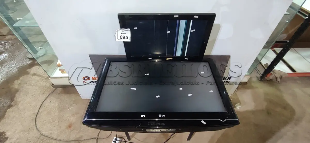 LOTE 095 - 01 TV 37’’ MARCA LG E 01 TV 26’’ MARCA SAMSUNG. (NO ESTADO) ATENÇÃO! FAZER A VISITAÇÃO ANTES DE ARREMATAR, NÃO SABEMOS SE FUNCIONA, LEILÃO NÃO TEM GARANTIA E NEM DEVOLUÇÃO, SUJEITO A POSSÍVEIS AVARIAS VISÍVEIS/OCULTAS E/OU AUSÊNCIA DE COMPONENTES.