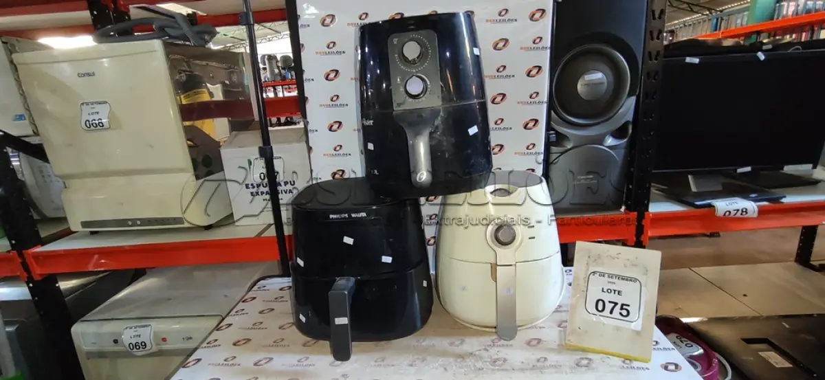 LOTE 075 - 03 AIR FRYERS DE MARCAS E MODELOS DIVERSOS. (NO ESTADO) ATENÇÃO! FAZER A VISITAÇÃO ANTES DE ARREMATAR, NÃO SABEMOS SE FUNCIONA, LEILÃO NÃO TEM GARANTIA E NEM DEVOLUÇÃO, SUJEITO A POSSÍVEIS AVARIAS VISÍVEIS/OCULTAS E/OU AUSÊNCIA DE COMPONENTES.