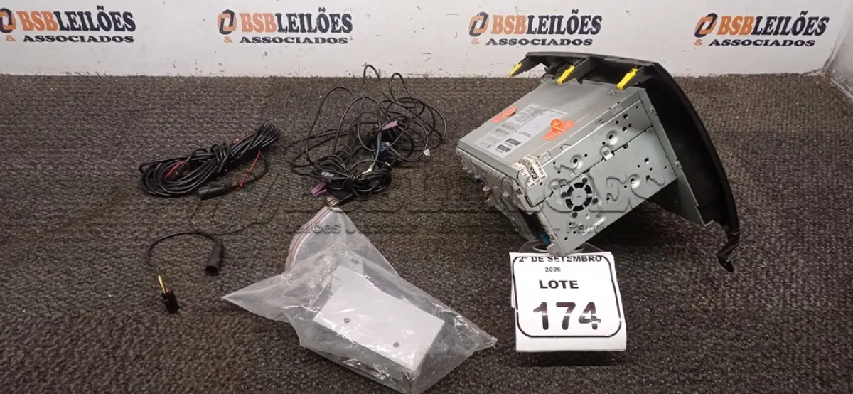 LOTE 174 - 01 MULTIMÍDIA AUTOMOTIVA. (NO ESTADO) ATENÇÃO! FAZER A VISITAÇÃO ANTES DE ARREMATAR, NÃO SABEMOS SE FUNCIONA, LEILÃO NÃO TEM GARANTIA E NEM DEVOLUÇÃO, SUJEITO A POSSÍVEIS AVARIAS VISÍVEIS/OCULTAS E/OU AUSÊNCIA DE COMPONENTES.