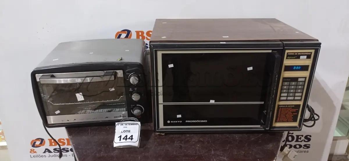 LOTE 144 - 01 FORNO ELÉTRICO MACA BRITÂNIA E 01 FORNO DE MICRO-ONDAS MODELO PROSDÓCIMO MARCA SANYO. (NO ESTADO) ATENÇÃO! FAZER A VISITAÇÃO ANTES DE ARREMATAR, NÃO SABEMOS SE FUNCIONA, LEILÃO NÃO TEM GARANTIA E NEM DEVOLUÇÃO, SUJEITO A POSSÍVEIS AVARIAS VISÍVEIS/OCULTAS E/OU AUSÊNCIA DE COMPONENTES.