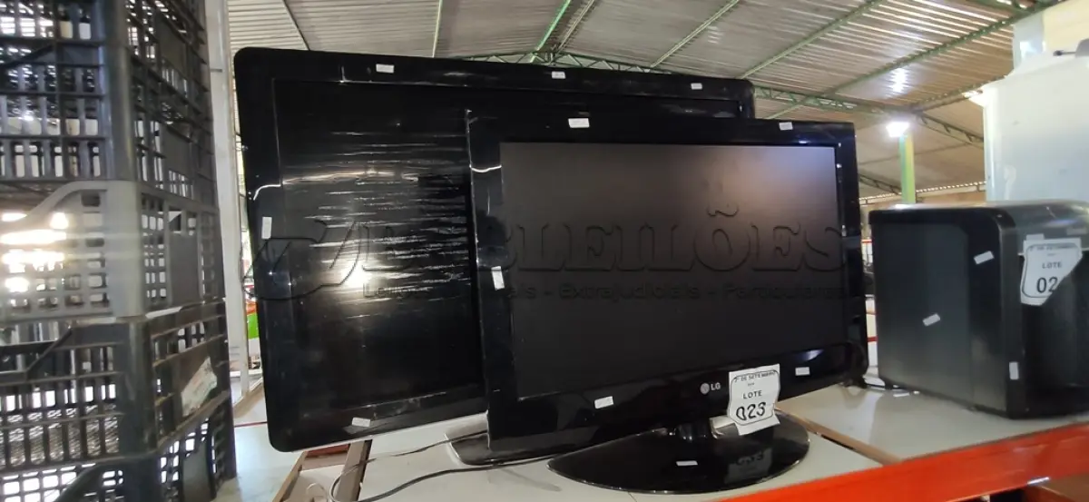 LOTE 023 - 01 TV 26’’ MARCA LG E 01 TV 39’’ MARCA PHILIPS. (NO ESTADO) ATENÇÃO! FAZER A VISITAÇÃO ANTES DE ARREMATAR, NÃO SABEMOS SE FUNCIONA, LEILÃO NÃO TEM GARANTIA E NEM DEVOLUÇÃO, SUJEITO A POSSÍVEIS AVARIAS VISÍVEIS/OCULTAS E/OU AUSÊNCIA DE COMPONENTES.