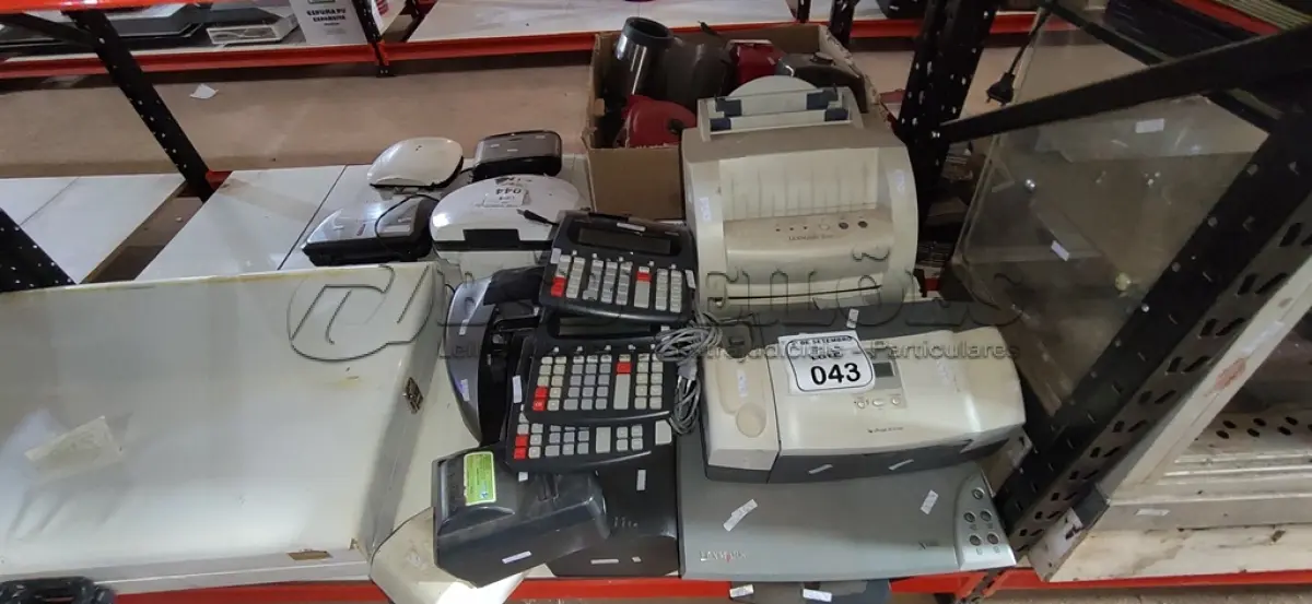 LOTE 043 - 01 LOTE COM VÁRIAS IMPRESSORAS, SCANNERS E CALCULADORAS DE MARCAS E MODELOS DIVERSOS. (NO ESTADO) ATENÇÃO! FAZER A VISITAÇÃO ANTES DE ARREMATAR, NÃO SABEMOS SE FUNCIONA, LEILÃO NÃO TEM GARANTIA E NEM DEVOLUÇÃO, SUJEITO A POSSÍVEIS AVARIAS VISÍVEIS/OCULTAS E/OU AUSÊNCIA DE COMPONENTES.