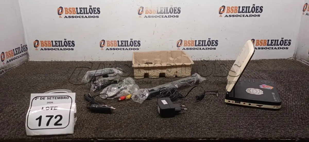 LOTE 172 - 01 DVD PORTATIL MARCA PHILIPS. (NO ESTADO) ATENÇÃO! FAZER A VISITAÇÃO ANTES DE ARREMATAR, NÃO SABEMOS SE FUNCIONA, LEILÃO NÃO TEM GARANTIA E NEM DEVOLUÇÃO, SUJEITO A POSSÍVEIS AVARIAS VISÍVEIS/OCULTAS E/OU AUSÊNCIA DE COMPONENTES.