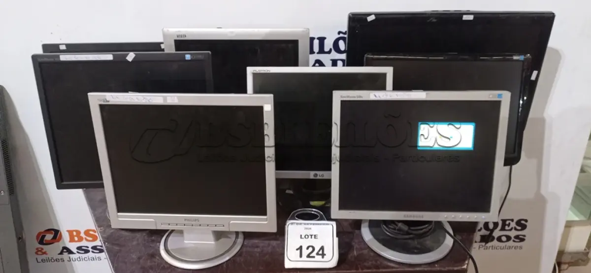LOTE 124 - 08 MONITORES DE MARCAS E MODELOS DIVERSOS. (NO ESTADO) ATENÇÃO! FAZER A VISITAÇÃO ANTES DE ARREMATAR, NÃO SABEMOS SE FUNCIONA, LEILÃO NÃO TEM GARANTIA E NEM DEVOLUÇÃO, SUJEITO A POSSÍVEIS AVARIAS VISÍVEIS/OCULTAS E/OU AUSÊNCIA DE COMPONENTES.