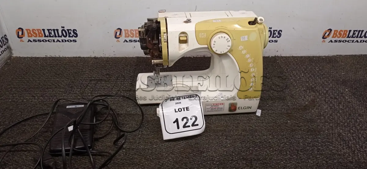 LOTE 122 - 01 MÁQUINA DE COSTURA MODELO JX-2050 MARCA ELGIN. (NO ESTADO) ATENÇÃO! FAZER A VISITAÇÃO ANTES DE ARREMATAR, NÃO SABEMOS SE FUNCIONA, LEILÃO NÃO TEM GARANTIA E NEM DEVOLUÇÃO, SUJEITO A POSSÍVEIS AVARIAS VISÍVEIS/OCULTAS E/OU AUSÊNCIA DE COMPONENTES.