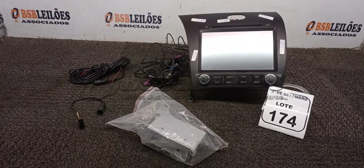LOTE 174 - 01 MULTIMÍDIA AUTOMOTIVA. (NO ESTADO) ATENÇÃO! FAZER A VISITAÇÃO ANTES DE ARREMATAR, NÃO SABEMOS SE FUNCIONA, LEILÃO NÃO TEM GARANTIA E NEM DEVOLUÇÃO, SUJEITO A POSSÍVEIS AVARIAS VISÍVEIS/OCULTAS E/OU AUSÊNCIA DE COMPONENTES.