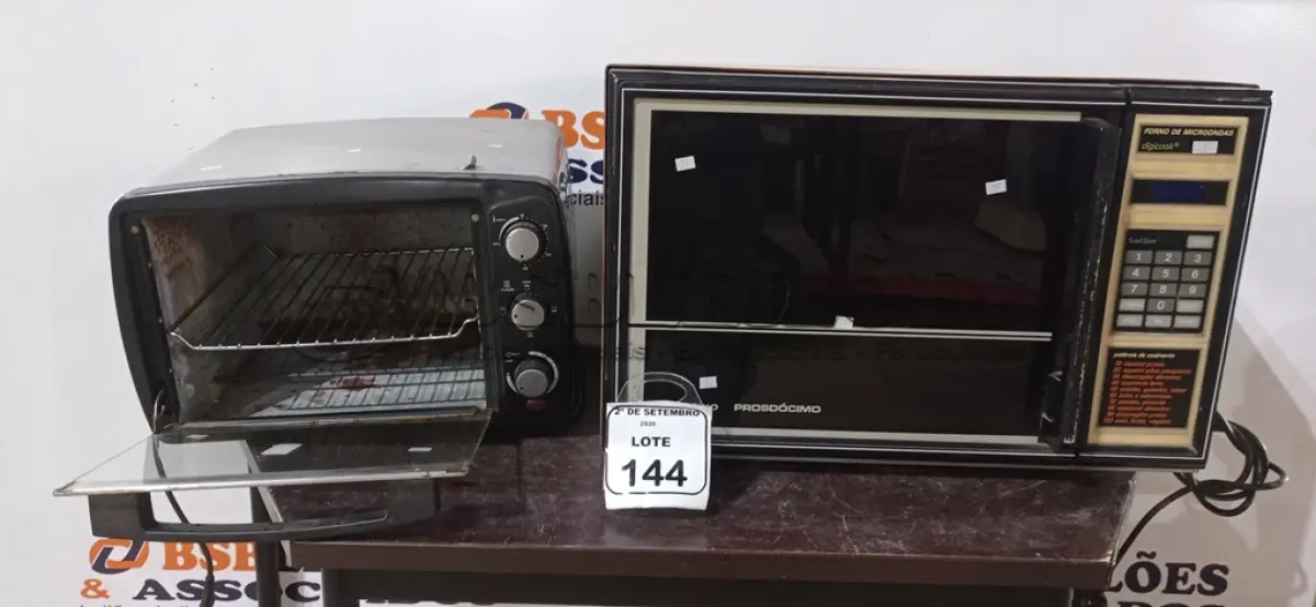 LOTE 144 - 01 FORNO ELÉTRICO MACA BRITÂNIA E 01 FORNO DE MICRO-ONDAS MODELO PROSDÓCIMO MARCA SANYO. (NO ESTADO) ATENÇÃO! FAZER A VISITAÇÃO ANTES DE ARREMATAR, NÃO SABEMOS SE FUNCIONA, LEILÃO NÃO TEM GARANTIA E NEM DEVOLUÇÃO, SUJEITO A POSSÍVEIS AVARIAS VISÍVEIS/OCULTAS E/OU AUSÊNCIA DE COMPONENTES.