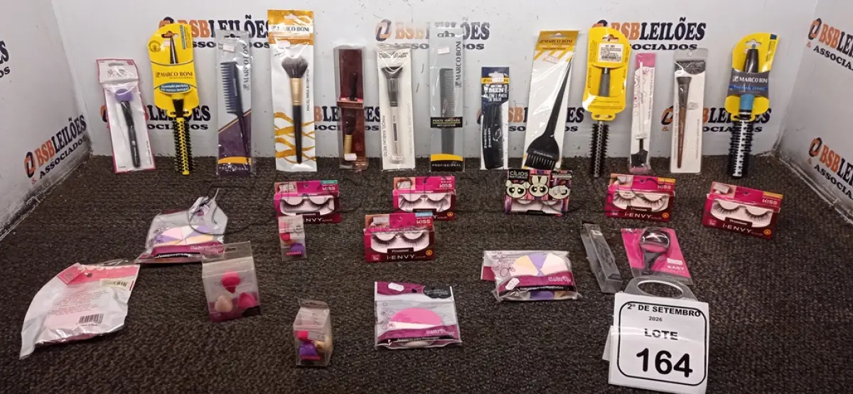 LOTE 164 - 01 LOTE COM UTENSÍLIOS DE HIGIENE E CUIDADOS PESSOAIS DIVERSOS. (NO ESTADO) ATENÇÃO! FAZER A VISITAÇÃO ANTES DE ARREMATAR, NÃO SABEMOS SE FUNCIONA, LEILÃO NÃO TEM GARANTIA E NEM DEVOLUÇÃO, SUJEITO A POSSÍVEIS AVARIAS VISÍVEIS/OCULTAS E/OU AUSÊNCIA DE COMPONENTES.