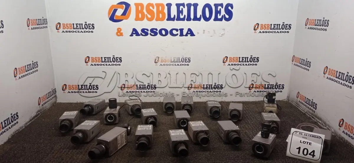 LOTE 104 - 01 LOTE COM VÁRIAS CÂMERAS DE SEGURANÇA MODELO SCC-131A MARCA SAMSUNG. (NO ESTADO) ATENÇÃO! FAZER A VISITAÇÃO ANTES DE ARREMATAR, NÃO SABEMOS SE FUNCIONA, LEILÃO NÃO TEM GARANTIA E NEM DEVOLUÇÃO, SUJEITO A POSSÍVEIS AVARIAS VISÍVEIS/OCULTAS E/OU AUSÊNCIA DE COMPONENTES.