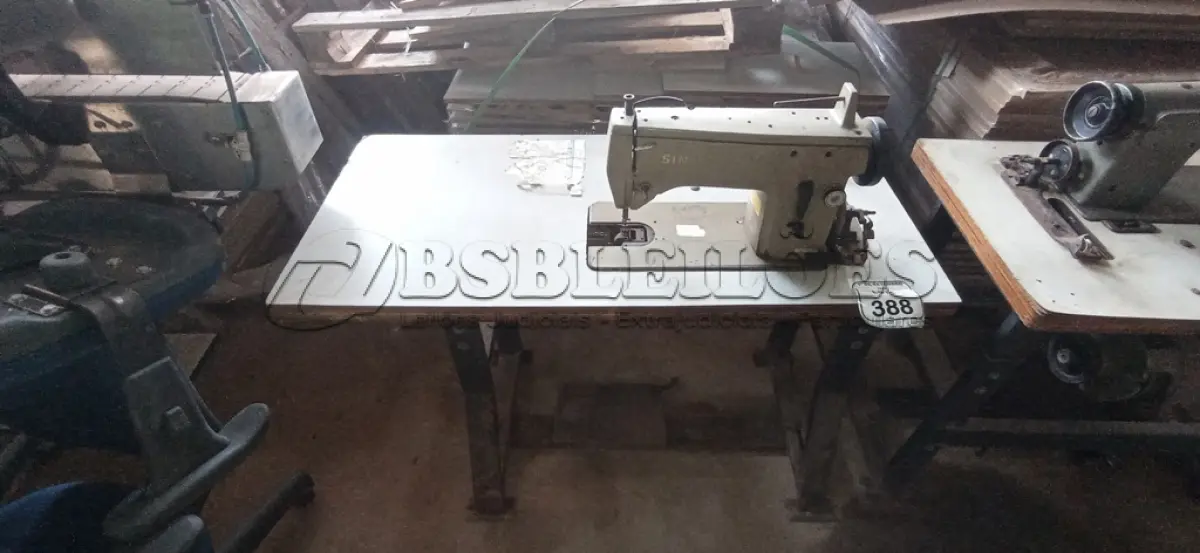 01 MÁQUINA DE COSTURA COM BANCADA MODE 021D201A MARCA SINGER