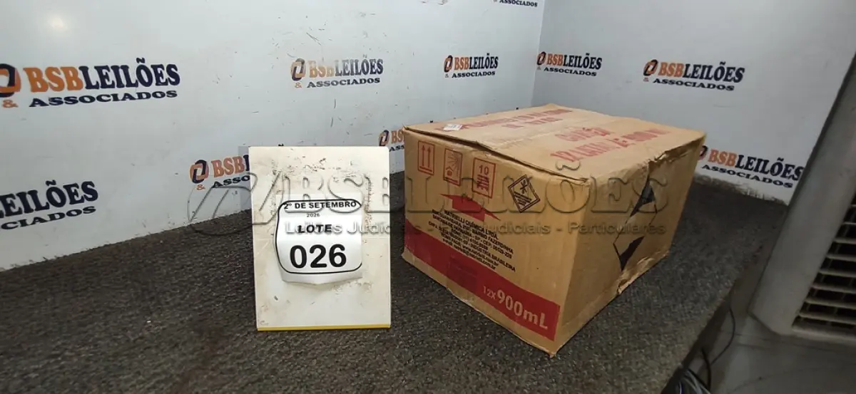 LOTE 026 - 12 LATAS DE REMOVEDORES DE TINTAS E TEXTURAS DE 900ML CADA. (NO ESTADO) ATENÇÃO! FAZER A VISITAÇÃO ANTES DE ARREMATAR, NÃO SABEMOS SE FUNCIONA, LEILÃO NÃO TEM GARANTIA E NEM DEVOLUÇÃO, SUJEITO A POSSÍVEIS AVARIAS VISÍVEIS/OCULTAS E/OU AUSÊNCIA DE COMPONENTES.