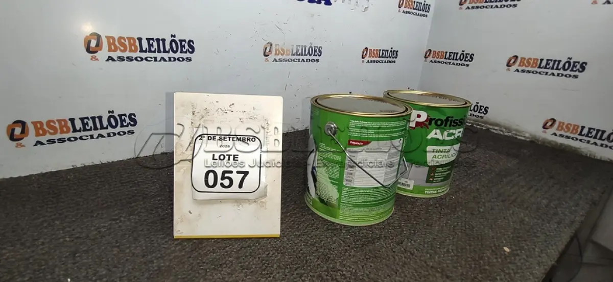 LOTE 057 - 02 LATAS DE TINTA ACRÍLICA DE 3,6L NA COR LUAR DO SERTÃO MARCA PROFISSIONAL ACR. (NO ESTADO) ATENÇÃO! FAZER A VISITAÇÃO ANTES DE ARREMATAR, NÃO SABEMOS SE FUNCIONA, LEILÃO NÃO TEM GARANTIA E NEM DEVOLUÇÃO, SUJEITO A POSSÍVEIS AVARIAS VISÍVEIS/OCULTAS E/OU AUSÊNCIA DE COMPONENTES.