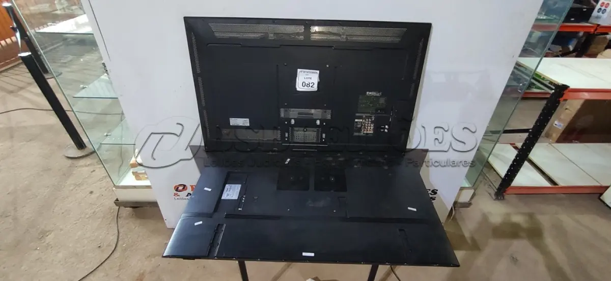 LOTE 082 - 01 TV 50’’ MARCA SAMSUNG E 01 TV 49’’ MARCA LG. (NO ESTADO) ATENÇÃO! FAZER A VISITAÇÃO ANTES DE ARREMATAR, NÃO SABEMOS SE FUNCIONA, LEILÃO NÃO TEM GARANTIA E NEM DEVOLUÇÃO, SUJEITO A POSSÍVEIS AVARIAS VISÍVEIS/OCULTAS E/OU AUSÊNCIA DE COMPONENTES.