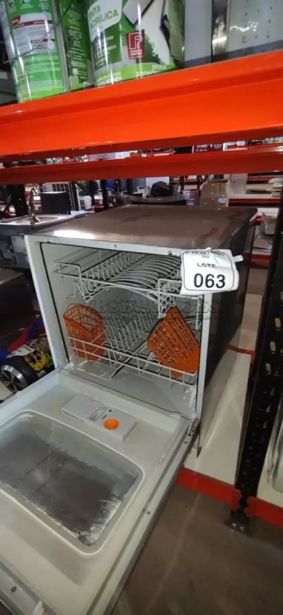 LOTE 063 - 01 LAVA LOUÇA MARCA BRASTEMP. (NO ESTADO) ATENÇÃO! FAZER A VISITAÇÃO ANTES DE ARREMATAR, NÃO SABEMOS SE FUNCIONA, LEILÃO NÃO TEM GARANTIA E NEM DEVOLUÇÃO, SUJEITO A POSSÍVEIS AVARIAS VISÍVEIS/OCULTAS E/OU AUSÊNCIA DE COMPONENTES.