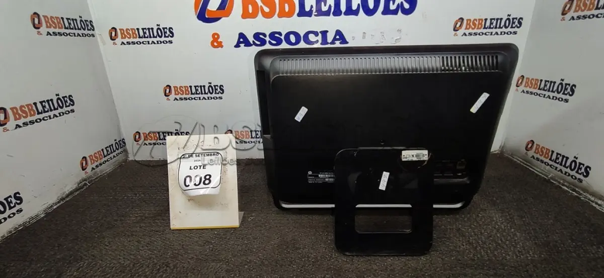 LOTE 008 - 01 COMPUTADOR ALL IN ONE MARCA AOC. (NO ESTADO) ATENÇÃO! FAZER A VISITAÇÃO ANTES DE ARREMATAR, NÃO SABEMOS SE FUNCIONA, LEILÃO NÃO TEM GARANTIA E NEM DEVOLUÇÃO, SUJEITO A POSSÍVEIS AVARIAS VISÍVEIS/OCULTAS E/OU AUSÊNCIA DE COMPONENTES.