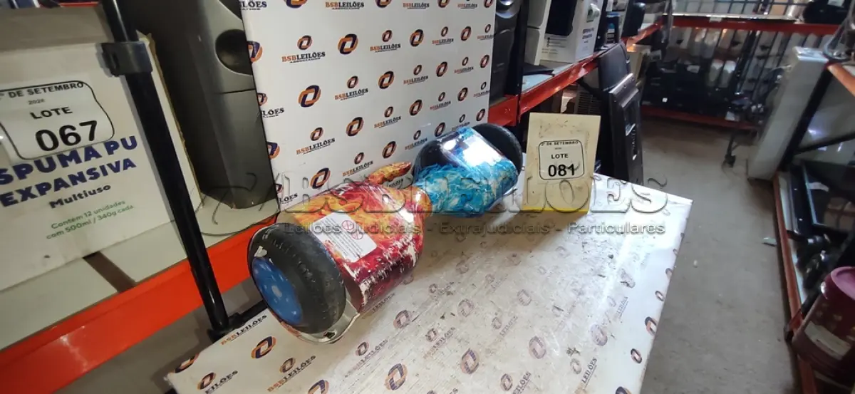 LOTE 081 - 01 HOVERBOARD SEM CARREGADOR. (NO ESTADO) ATENÇÃO! FAZER A VISITAÇÃO ANTES DE ARREMATAR, NÃO SABEMOS SE FUNCIONA, LEILÃO NÃO TEM GARANTIA E NEM DEVOLUÇÃO, SUJEITO A POSSÍVEIS AVARIAS VISÍVEIS/OCULTAS E/OU AUSÊNCIA DE COMPONENTES.
