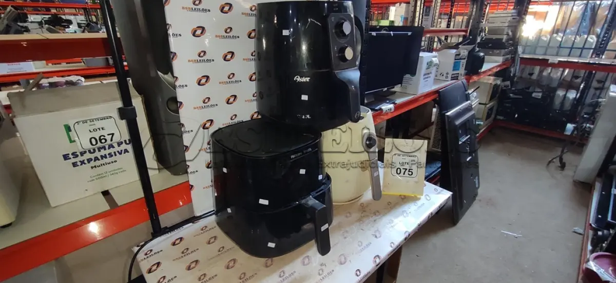 LOTE 075 - 03 AIR FRYERS DE MARCAS E MODELOS DIVERSOS. (NO ESTADO) ATENÇÃO! FAZER A VISITAÇÃO ANTES DE ARREMATAR, NÃO SABEMOS SE FUNCIONA, LEILÃO NÃO TEM GARANTIA E NEM DEVOLUÇÃO, SUJEITO A POSSÍVEIS AVARIAS VISÍVEIS/OCULTAS E/OU AUSÊNCIA DE COMPONENTES.