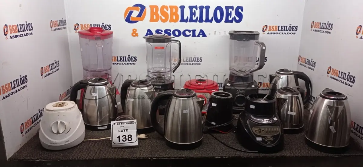 LOTE 138 - 06 CHALEIRAS, 02 LIQUIDIFICADORES, 01 COPO DE LIQUIDIFICADOR E 05 BASES AVULSAS DE MARCAS E MODELOS DIVERSOS. (NO ESTADO) ATENÇÃO! FAZER A VISITAÇÃO ANTES DE ARREMATAR, NÃO SABEMOS SE FUNCIONA, LEILÃO NÃO TEM GARANTIA E NEM DEVOLUÇÃO, SUJEITO A POSSÍVEIS AVARIAS VISÍVEIS/OCULTAS E/OU AUSÊNCIA DE COMPONENTES.