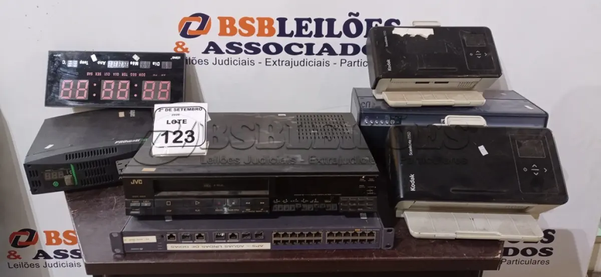 LOTE 123 - 02 SCANNERS MODELO I1150 MARCA KODAK, 01 SWITCH, 01 RELÓGIO DE PAREDE, 01 INVERSOR DE ONDAS SENOIDAL MODELO PROWATT SW MARCA XANTREX E 01 IMPRESSORA MODELO DESKJET 6980 MARCA HP. (NO ESTADO) ATENÇÃO! FAZER A VISITAÇÃO ANTES DE ARREMATAR, NÃO SABEMOS SE FUNCIONA, LEILÃO NÃO TEM GARANTIA E NEM DEVOLUÇÃO, SUJEITO A POSSÍVEIS AVARIAS VISÍVEIS/OCULTAS E/OU AUSÊNCIA DE COMPONENTES.
