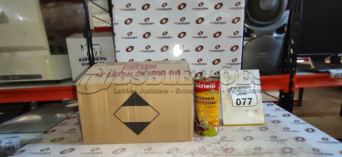 LOTE 077 - 12 LATAS DE REMOVEDORES DE TINTAS E TEXTURAS DE 900ML CADA. (NO ESTADO) ATENÇÃO! FAZER A VISITAÇÃO ANTES DE ARREMATAR, NÃO SABEMOS SE FUNCIONA, LEILÃO NÃO TEM GARANTIA E NEM DEVOLUÇÃO, SUJEITO A POSSÍVEIS AVARIAS VISÍVEIS/OCULTAS E/OU AUSÊNCIA DE COMPONENTES.