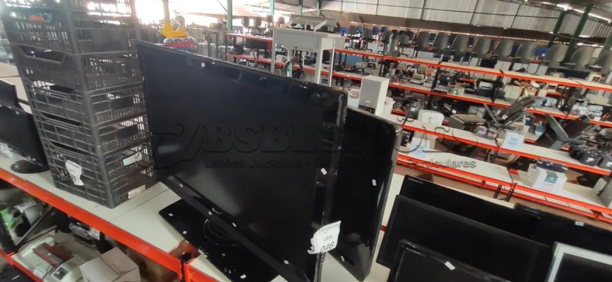LOTE 046 - 01 TV 42’’ MARCA LG E 01 TV 40’’ MARCA PHILIPS. (NO ESTADO) ATENÇÃO! FAZER A VISITAÇÃO ANTES DE ARREMATAR, NÃO SABEMOS SE FUNCIONA, LEILÃO NÃO TEM GARANTIA E NEM DEVOLUÇÃO, SUJEITO A POSSÍVEIS AVARIAS VISÍVEIS/OCULTAS E/OU AUSÊNCIA DE COMPONENTES.