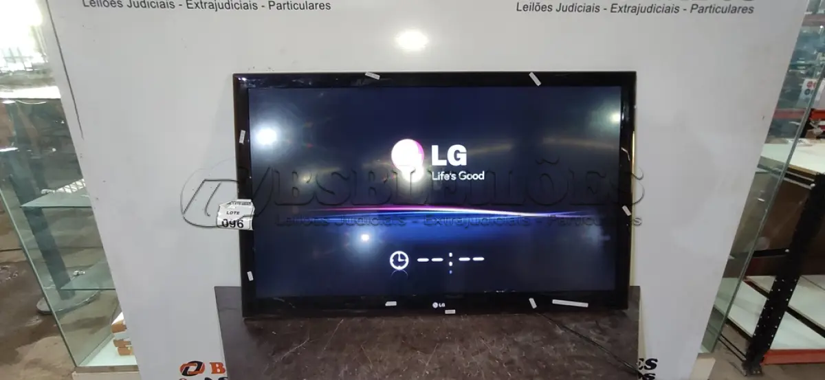 LOTE 096 - 01 TV 47’’ MARCA LG. (NO ESTADO) ATENÇÃO! FAZER A VISITAÇÃO ANTES DE ARREMATAR, NÃO SABEMOS SE FUNCIONA, LEILÃO NÃO TEM GARANTIA E NEM DEVOLUÇÃO, SUJEITO A POSSÍVEIS AVARIAS VISÍVEIS/OCULTAS E/OU AUSÊNCIA DE COMPONENTES.