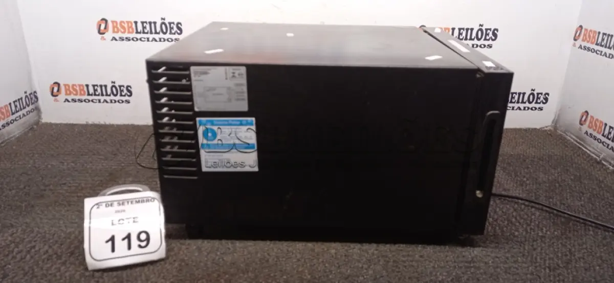 LOTE 119 - 01 ADEGA DE VINHO BIVOLT MARCA CADENCE. (NO ESTADO) ATENÇÃO! FAZER A VISITAÇÃO ANTES DE ARREMATAR, NÃO SABEMOS SE FUNCIONA, LEILÃO NÃO TEM GARANTIA E NEM DEVOLUÇÃO, SUJEITO A POSSÍVEIS AVARIAS VISÍVEIS/OCULTAS E/OU AUSÊNCIA DE COMPONENTES.