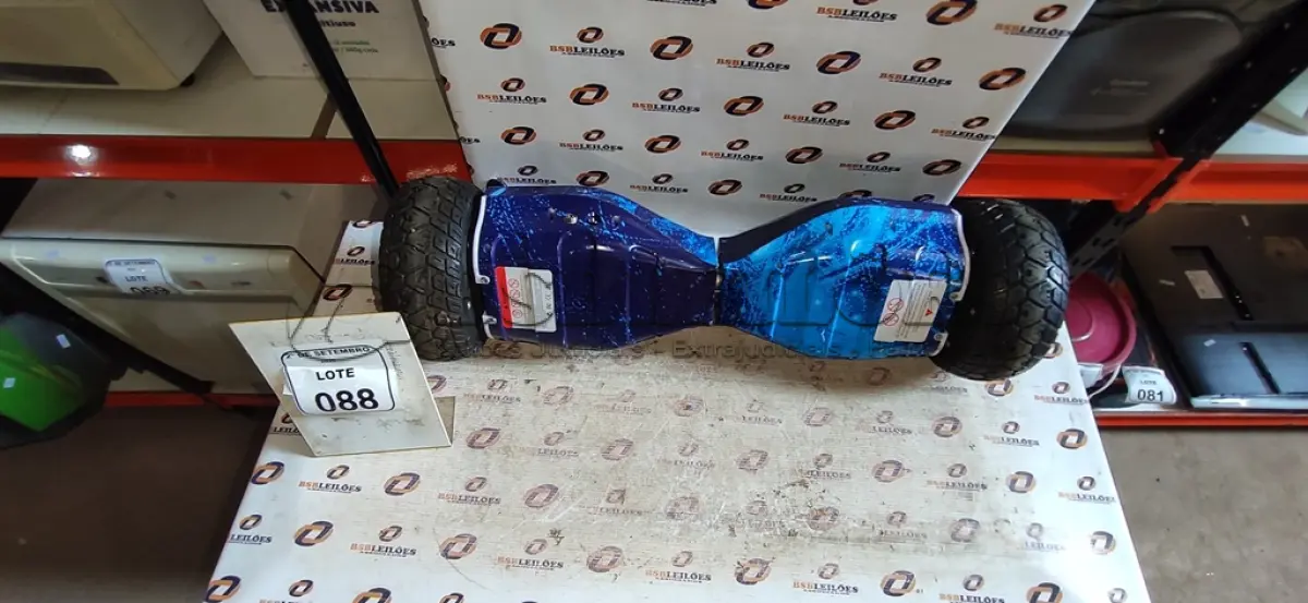 LOTE 088 - 01 HOVERBOARD SEM CARREGADOR. (NO ESTADO) ATENÇÃO! FAZER A VISITAÇÃO ANTES DE ARREMATAR, NÃO SABEMOS SE FUNCIONA, LEILÃO NÃO TEM GARANTIA E NEM DEVOLUÇÃO, SUJEITO A POSSÍVEIS AVARIAS VISÍVEIS/OCULTAS E/OU AUSÊNCIA DE COMPONENTES.