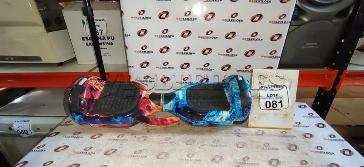 LOTE 081 - 01 HOVERBOARD SEM CARREGADOR. (NO ESTADO) ATENÇÃO! FAZER A VISITAÇÃO ANTES DE ARREMATAR, NÃO SABEMOS SE FUNCIONA, LEILÃO NÃO TEM GARANTIA E NEM DEVOLUÇÃO, SUJEITO A POSSÍVEIS AVARIAS VISÍVEIS/OCULTAS E/OU AUSÊNCIA DE COMPONENTES.