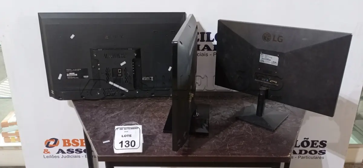 LOTE 130 - 01 TV 31’’ MARCA SONY E 02 MONITORES MARCAS LG E SAMSUNG. (NO ESTADO) ATENÇÃO! FAZER A VISITAÇÃO ANTES DE ARREMATAR, NÃO SABEMOS SE FUNCIONA, LEILÃO NÃO TEM GARANTIA E NEM DEVOLUÇÃO, SUJEITO A POSSÍVEIS AVARIAS VISÍVEIS/OCULTAS E/OU AUSÊNCIA DE COMPONENTES.
